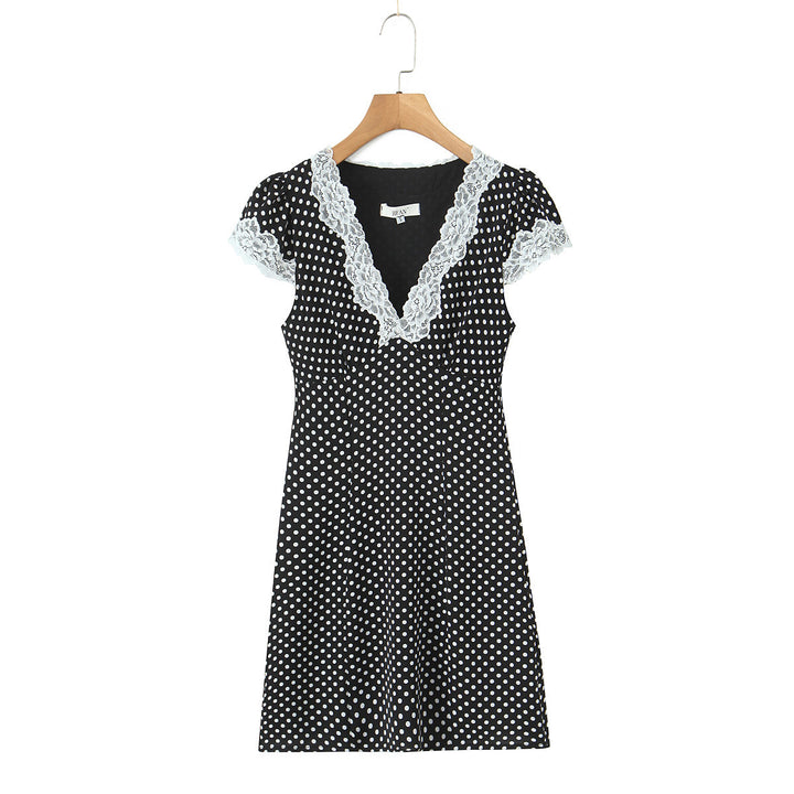 Dame sommerkjole med ruffledetaljer og prikket design Stilla