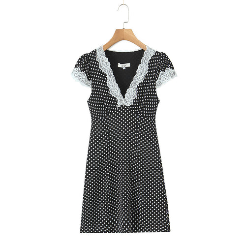 Dame sommerkjole med ruffledetaljer og prikket design Stilla