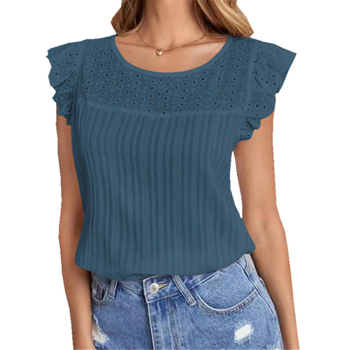 Damebluse med filigranmønster og lagdelt ærmedesign Stilla