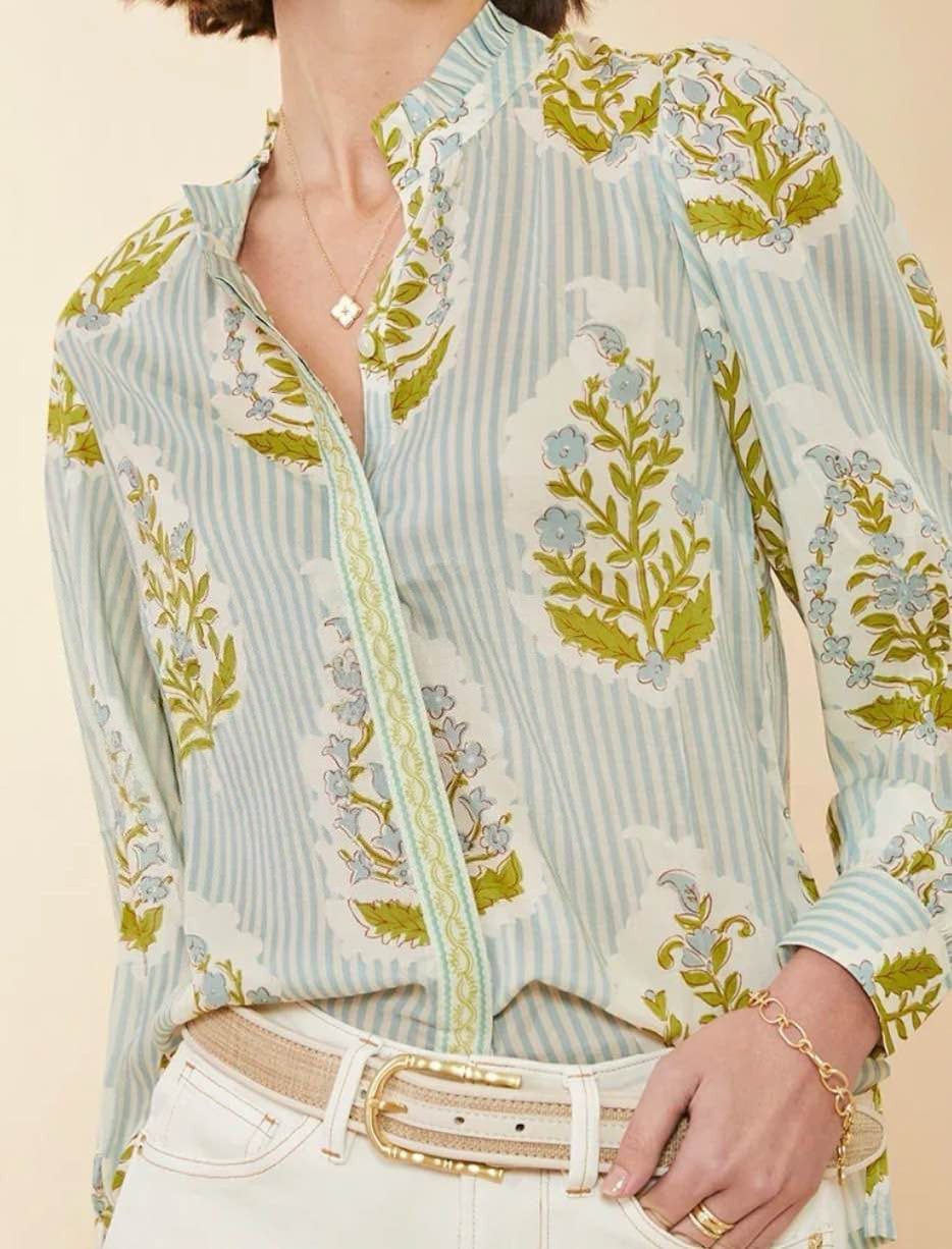 Damebluse med blomstermønstre og ståkrave Stilla