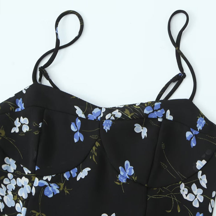 Dame sommerligt minikjole med delikat blomsterdesign og spaghetti stropper Stilla