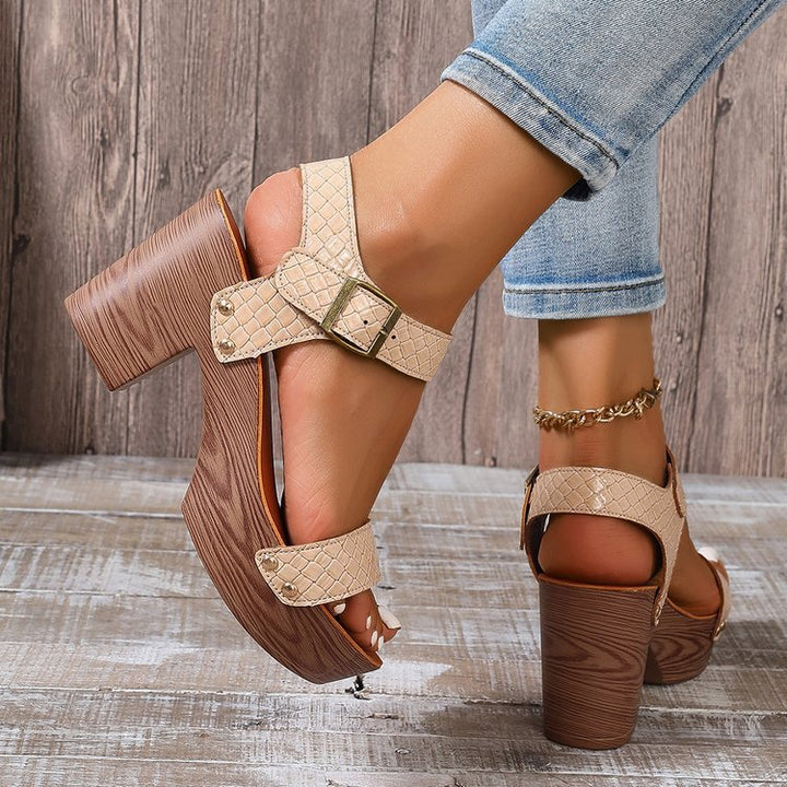 Dame Wedge-sandaler med smart korkhælkonstruktion og trendy remdesign Stilla