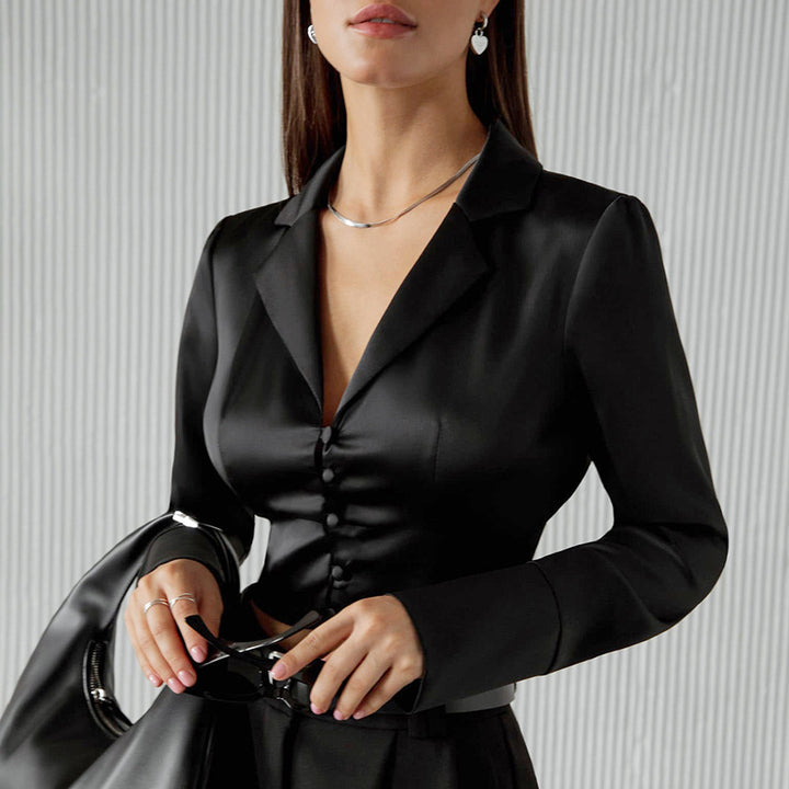 Dame Elegant cropped bluse med klassisk krave og knapdetalje Stilla