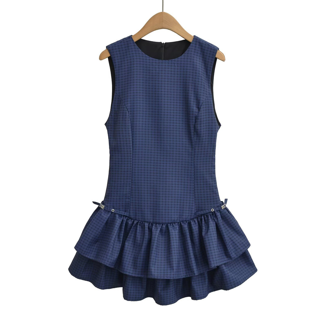 Dame sommerkjole med voluminøs ruffled skirt og moderne ternet mønster Skovae