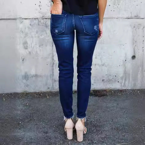 Damejeans i moderigtigt skinny-stil med stilfulde ripped-detaljer Stilla
