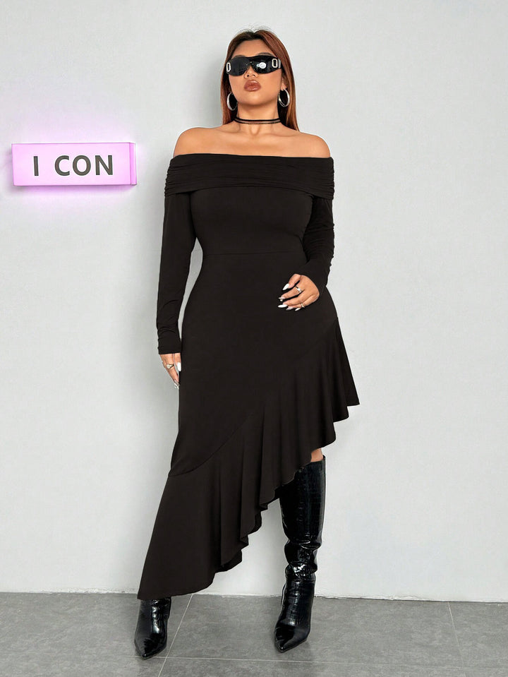 Dame elegant off-shoulder minikjole med asymmetrisk kant og flæsedetaljer Stilla