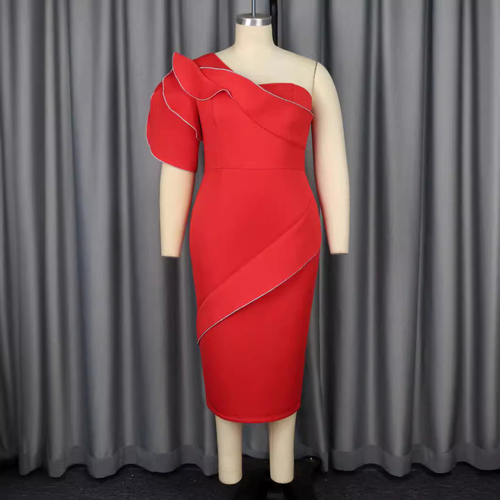Dame figurtilpasset indpakningskjole med asymmetrisk design og trendy ruffles element Skovae
