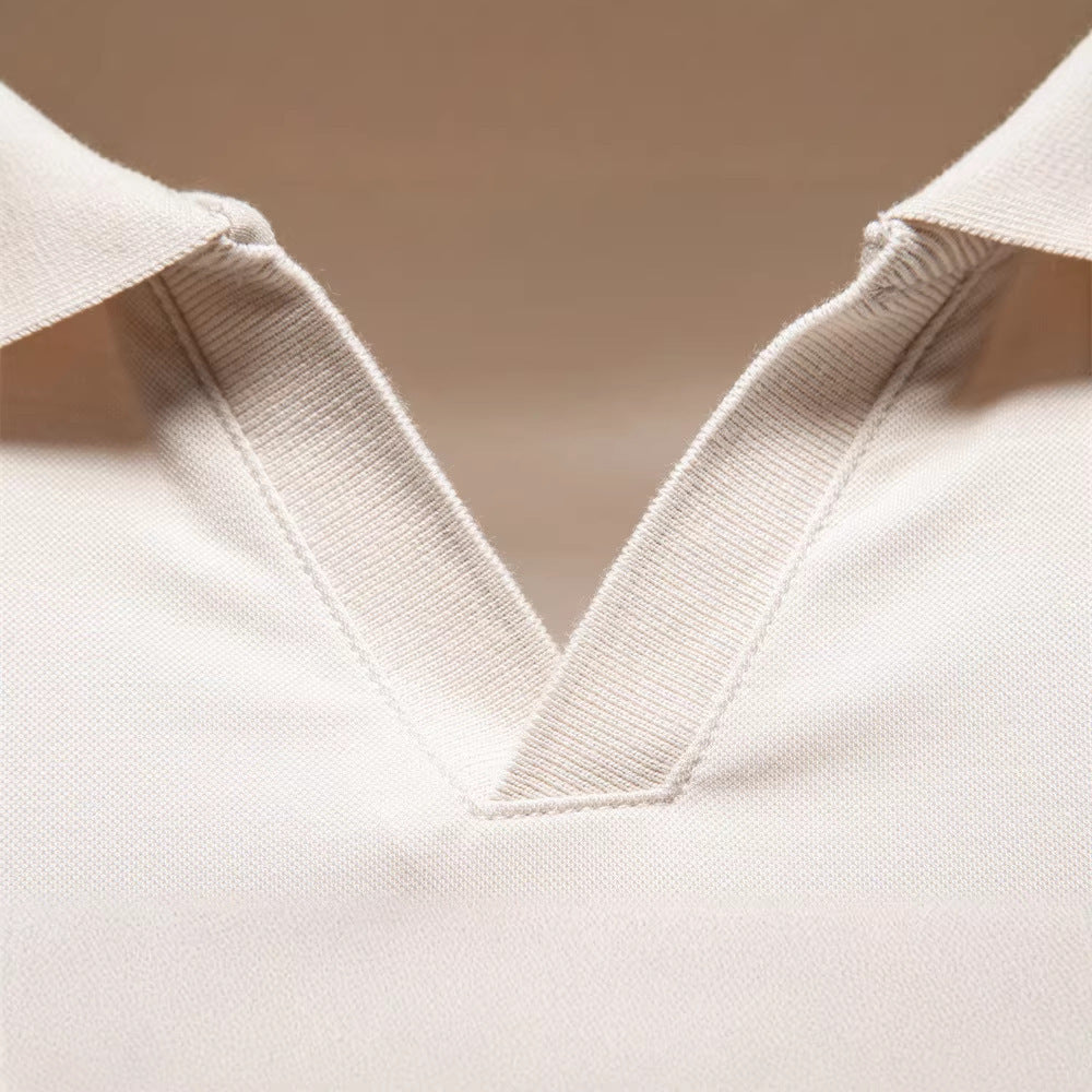 Herren nan finstrikket kortærmet poloshirt med åbent V-krave og elastisk kant Skovae