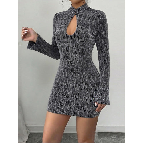 Damen figurbetontes Kurzarmkleid mit modernen Rippstrukturen Skovae