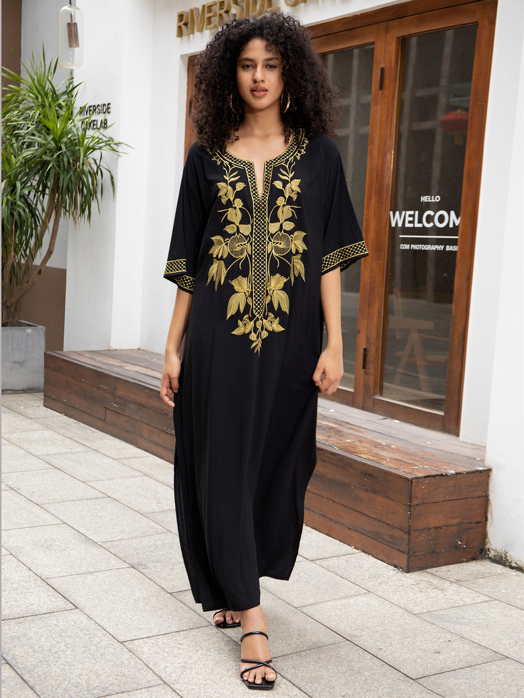 Dame Kaftan med kunstnerisk guld broderi Stilla
