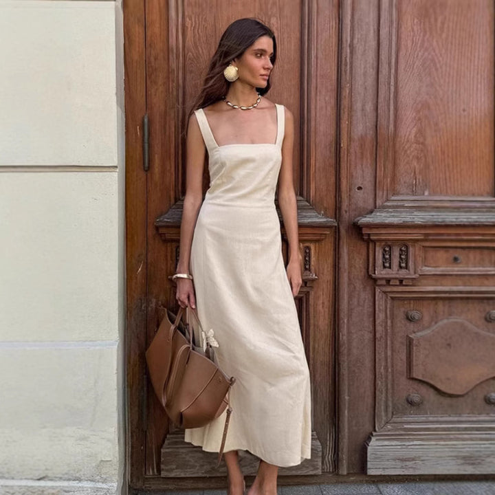 Dame maxikjole med smalle stropper og figurformet snit Stilla