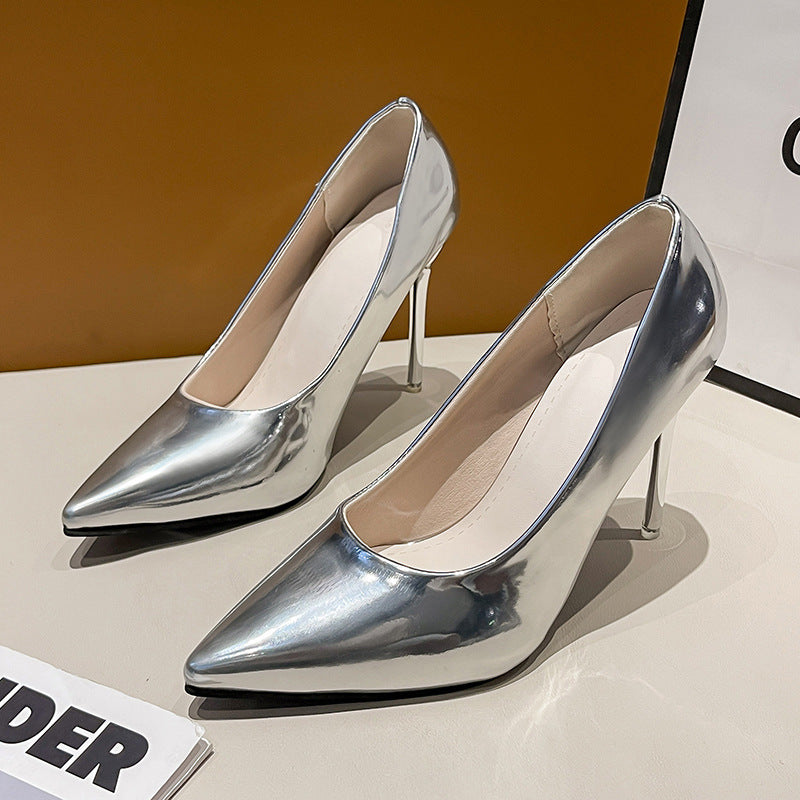 Dame Elegante og moderigtige højhælede sko med spids design og glinsende overflade Stilla