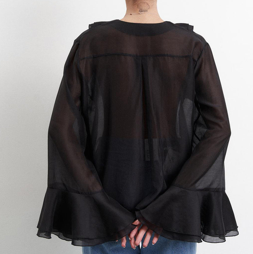 Damebluse med flæser og smart høj krave Stilla