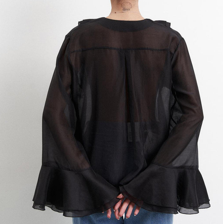 Damebluse med flæser og smart høj krave Stilla