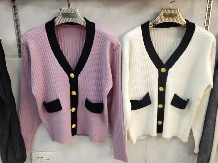 Femme Ribstrik Knappet Cardigan med Kontrastlommer Stilla