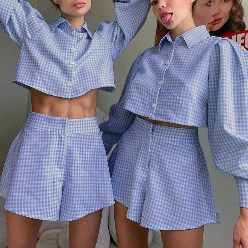 Dame sæt bestående af cropped skjorte og horteln shorts i ternet design Stilla