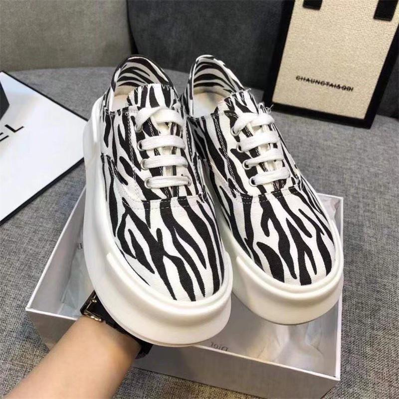 Dame mode sneakers med trendy dyremønster og komfortabel sål Stilla