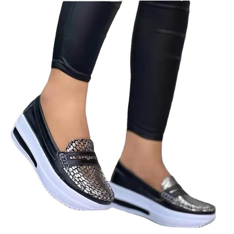 Dame komfortable Slip-On sko med stilfuldt slangeskindsdesign og dempende sål Stilla