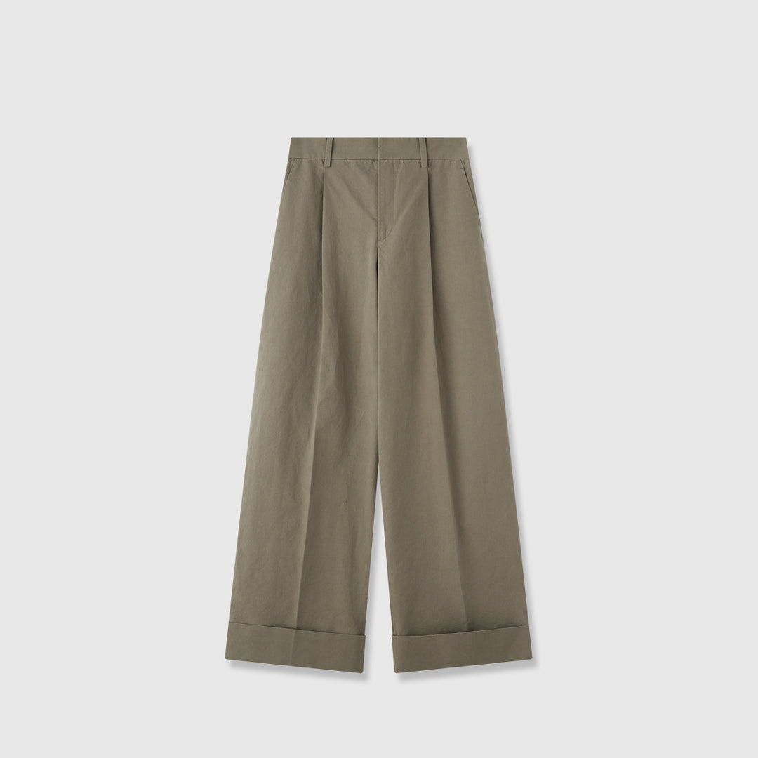 Dame bred sommerbukser lavet af let, åndbart materiale med elegante folder Stilla