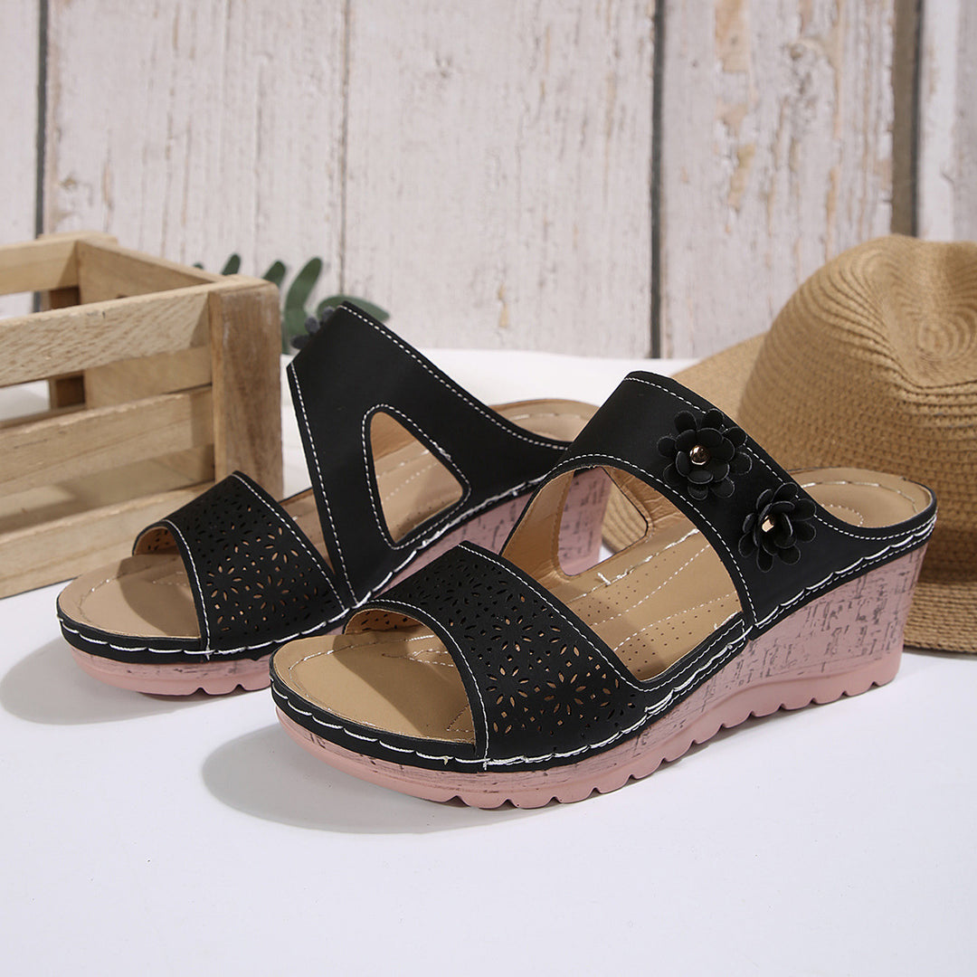 Dame Wedge-Pantoletten med floralsk snit og ergonomisk fodseng Stilla