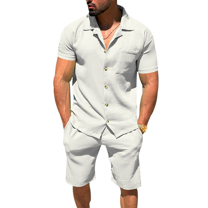 Herre casual to-delt fritids sæt lavet af ribbet jersey med skjortekrave, knaplukning og shorts Skovae