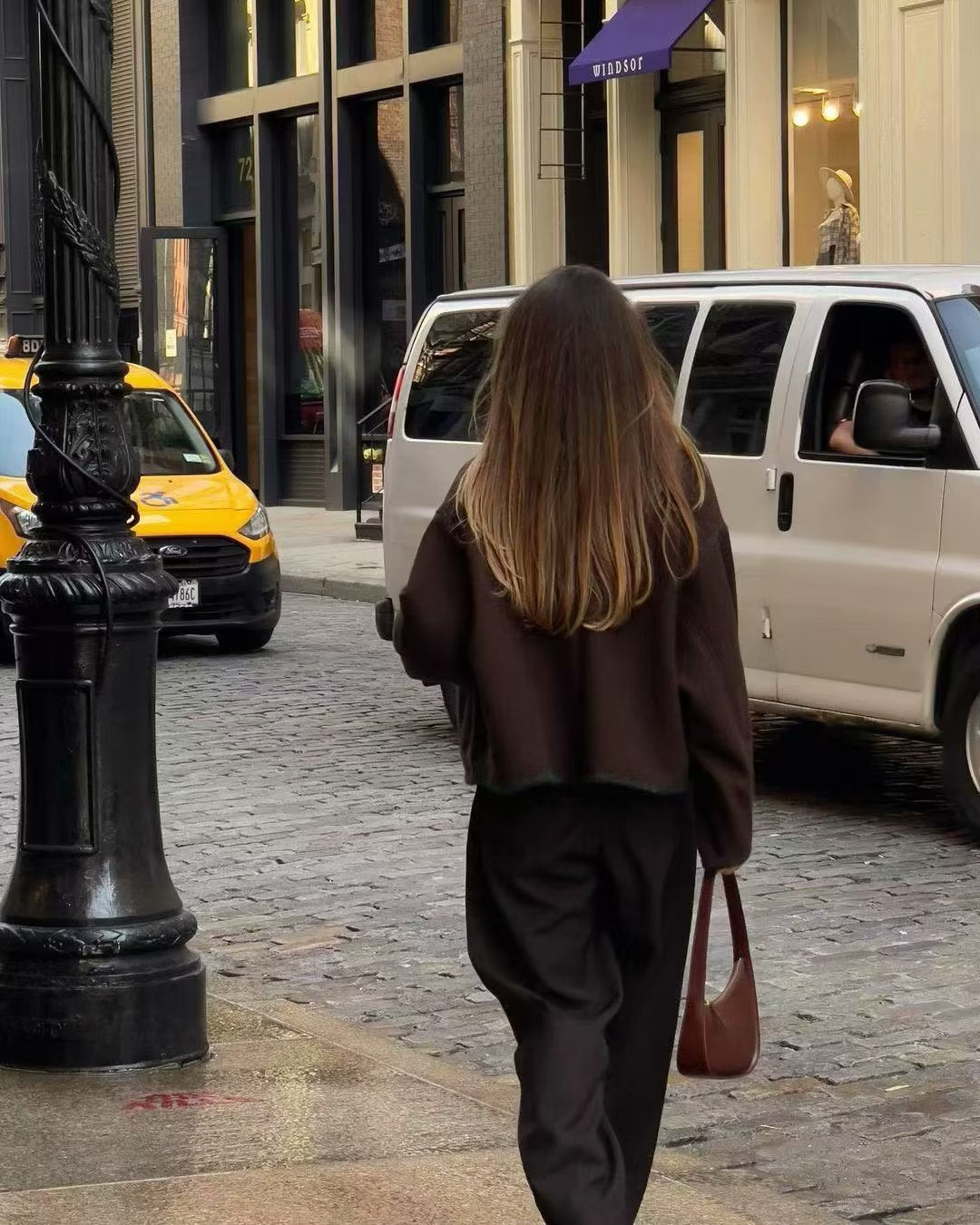Kvinders Fashion Jakke med Elegante Knapdetaljer og Kontrast Sømme Stilla