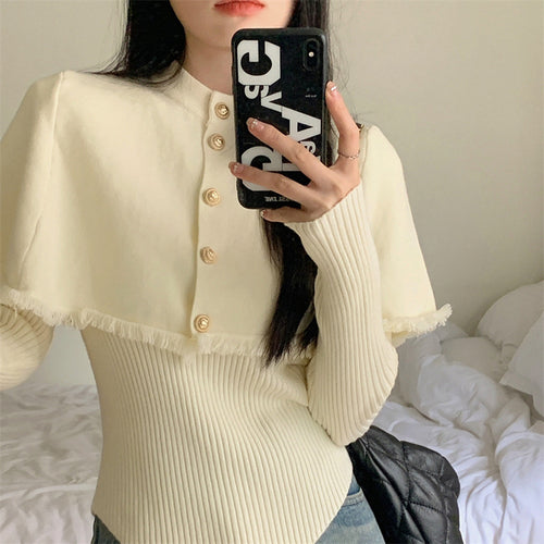 Femme Stilet Button-Up Top med Lagdelt Fjaesebund Stilla