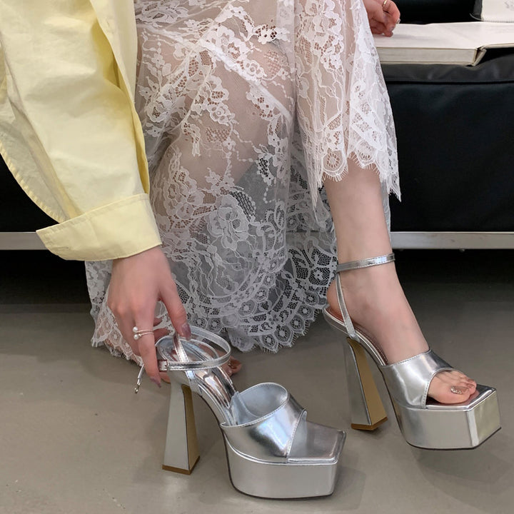 Dame Plateau-sandaler med elegant metallic-design og stabil blokhæl Stilla
