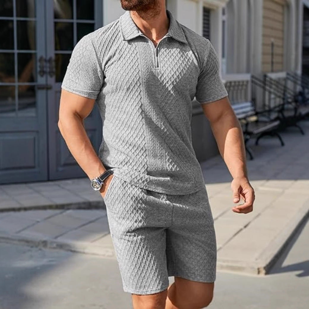 Herren moderigtigt kortærmet polo tee med imprægneret strukturelt design og matchende shorts Stilla
