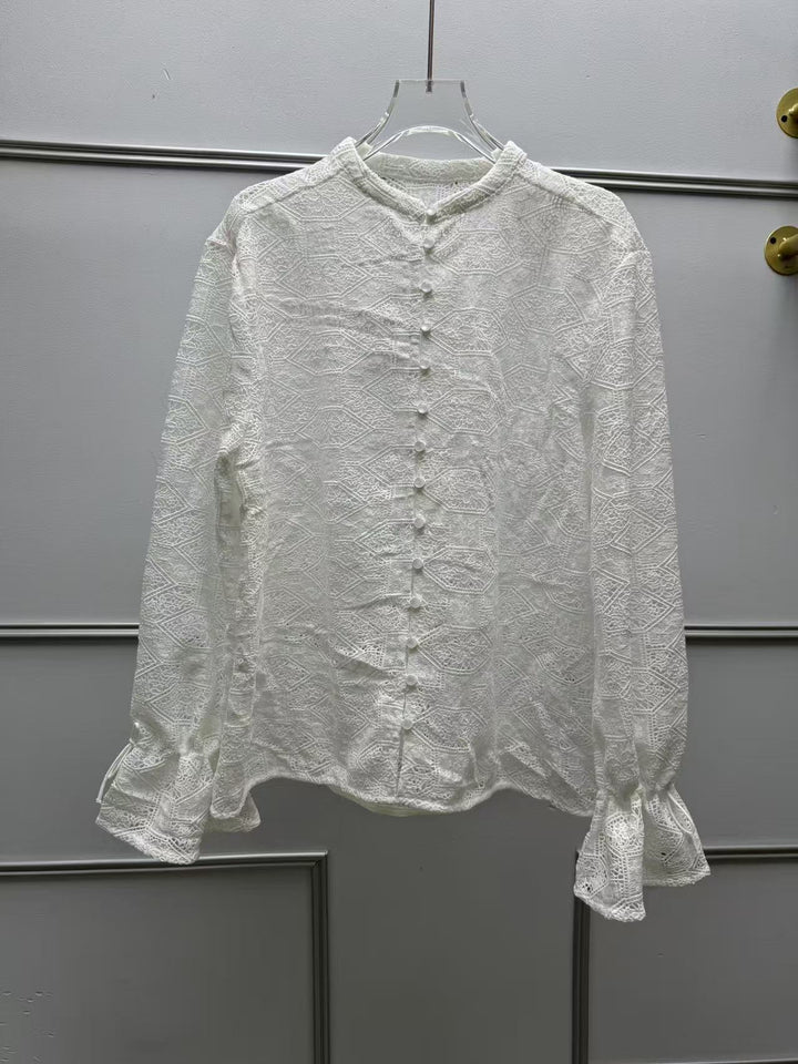 Dame spidsetop med elegante trompetærmer og fine detaljer Stilla