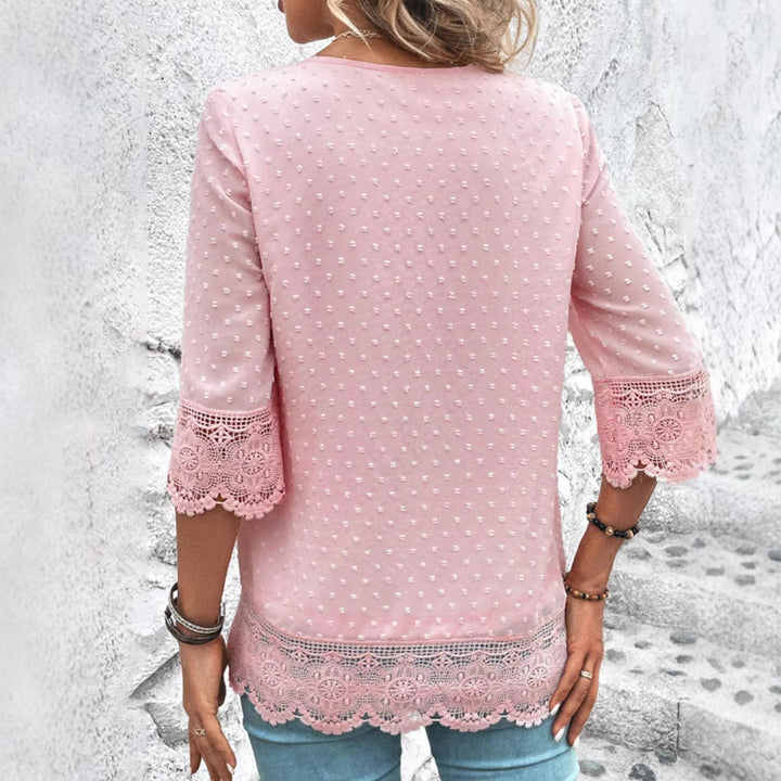 Dame nan transparent Chiffonbluse med prikstruktur, spidsbesætning, V-hals og trekvartærmer Skovae