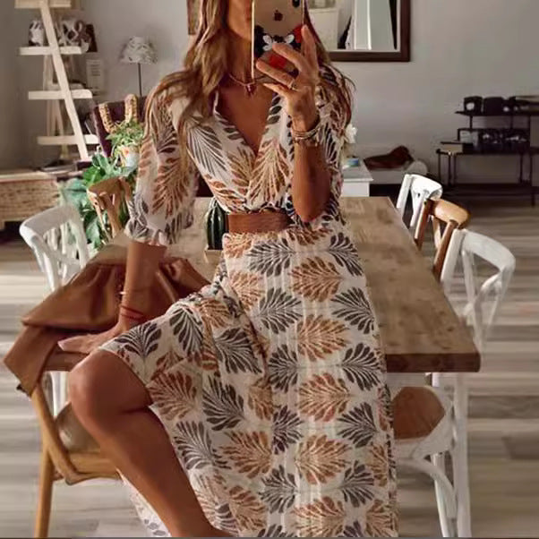 Dame Maxi-kjole med floralt mønster og feminin indpakningslook Stilla