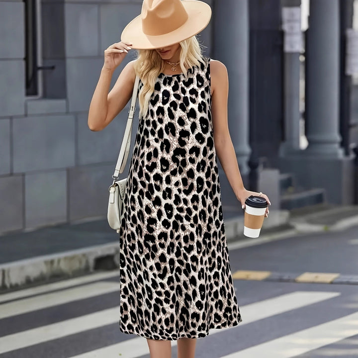 Dame sommerkjole med trendy leopardmønster og praktiske lommer Stilla