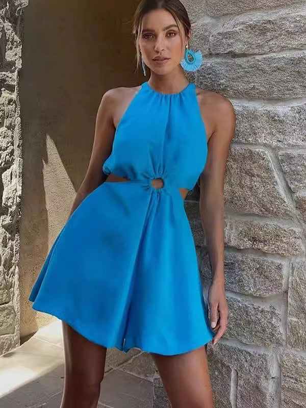 Dame trendy mini-kjole med smart halterneck-design og dekorativ slids Stilla