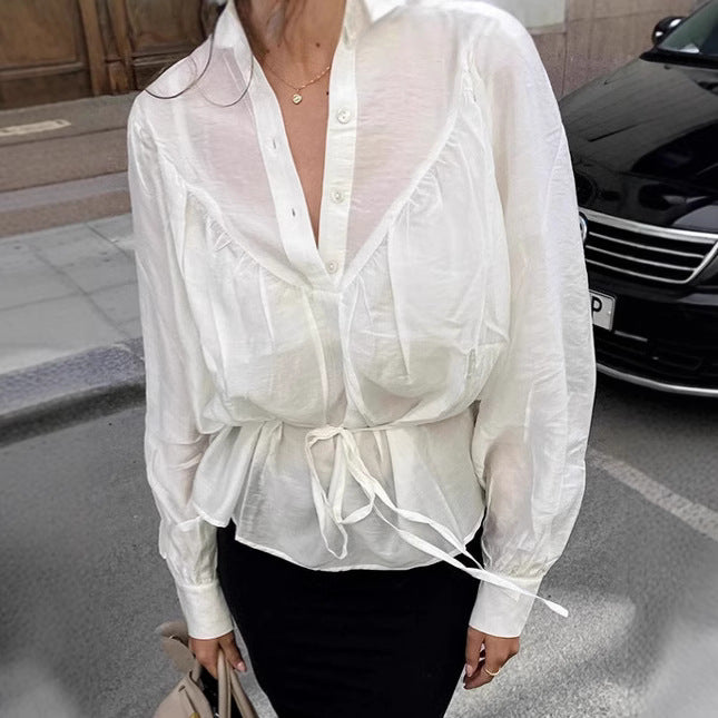 Damebluse med taljeret silhuet og elegant snøring Stilla