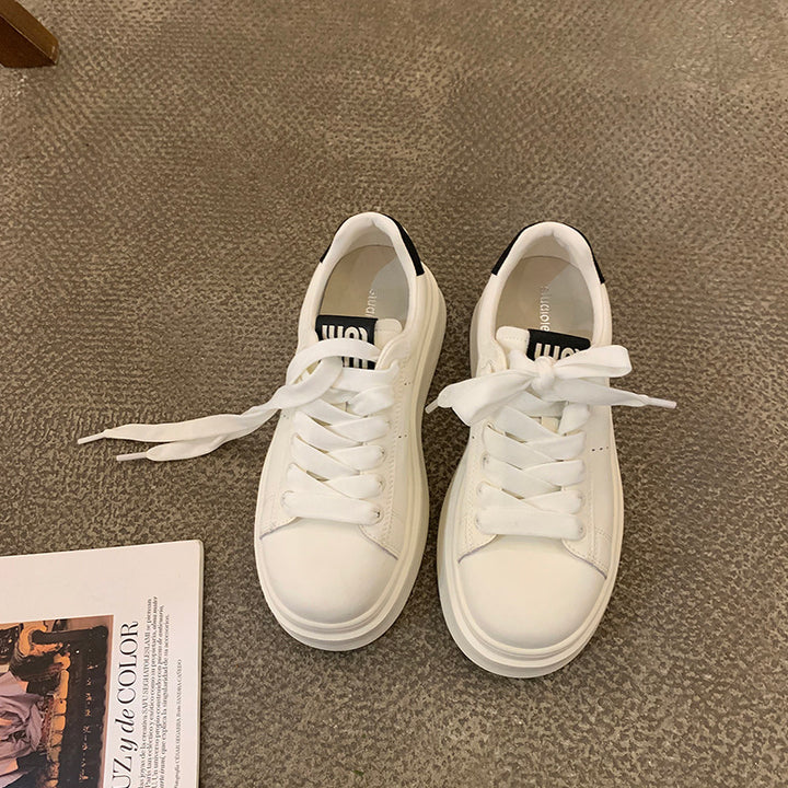 Dame Komfortable Lifestyle Sneakers med fleksible sålekoncept og moderne overmateriale Stilla