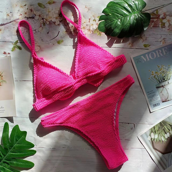 Dame flettet triangle-bikini med komfortabel pasform og mode detaljer Stilla