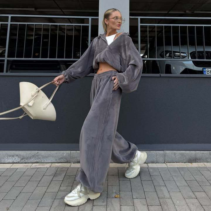 Kvinders sporty fleece sæt med løs pasform og hætte Skovae