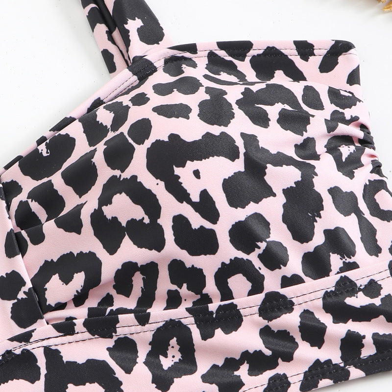 Dame triangel-bikini med moderigtigt leopardmønster og gennemtænkte stropdetaljer Skovae