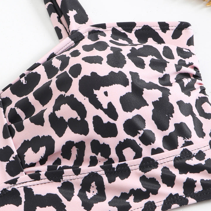 Dame triangel-bikini med moderigtigt leopardmønster og gennemtænkte stropdetaljer Skovae