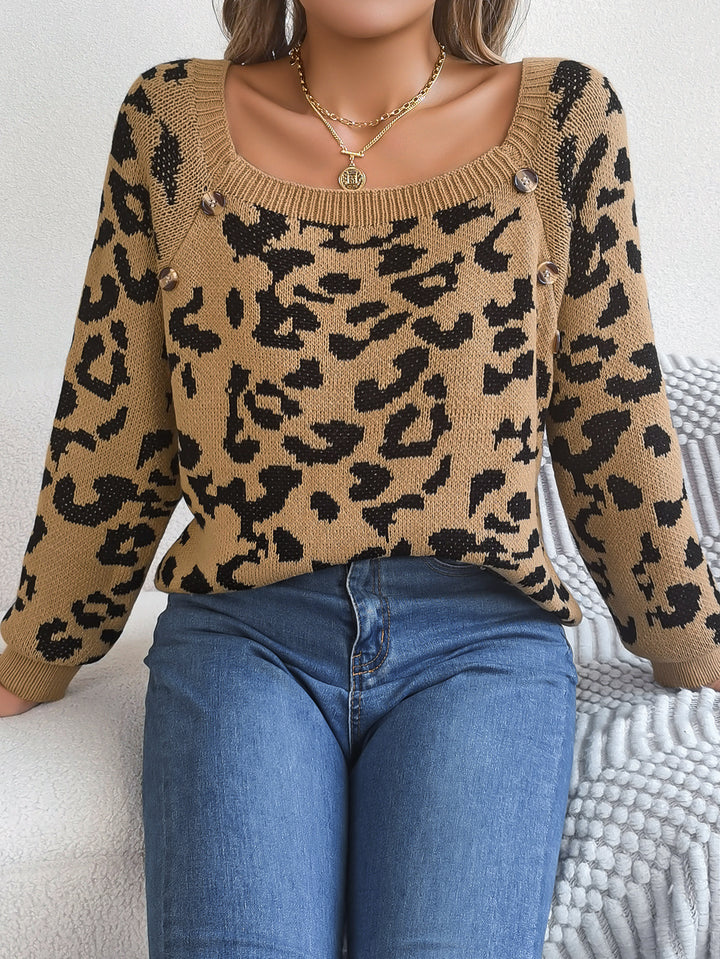 Dame striktrøje med leopardmønster og dekorerede knapper Stilla