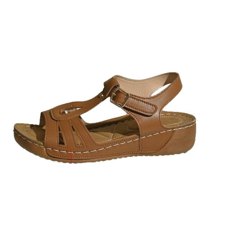 Dame fodbeds-sandaler med justerbar rem og elegant design Stilla