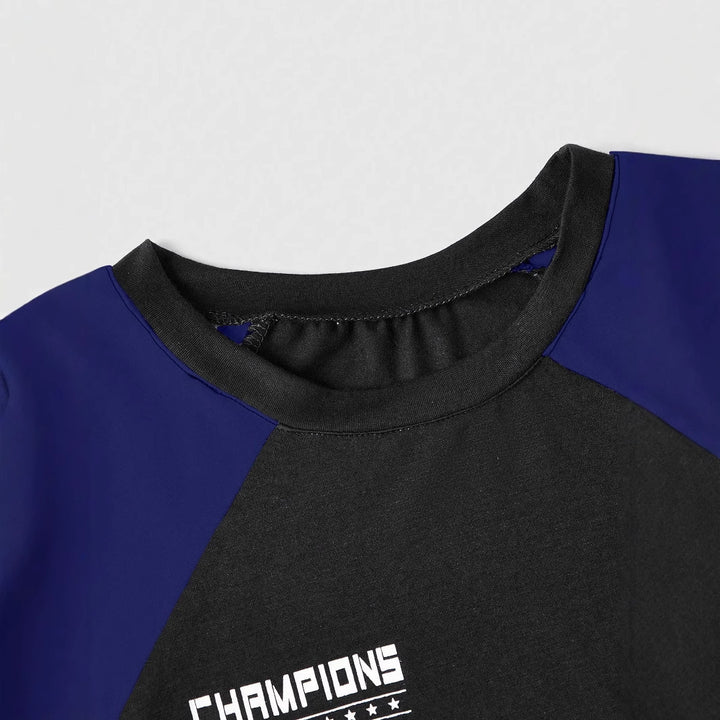 Dame Crop-T-shirt med sportsligt design og iøjnefaldende grafisk tryk Stilla