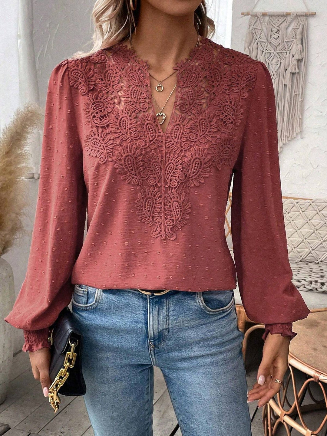 Dame elegant bluse med kunstneriske spidsudsmykninger Stilla