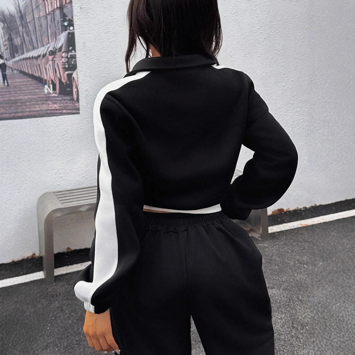Kvinders sporty loungewear sæt med halvvide og elegante kontraststriber Skovae