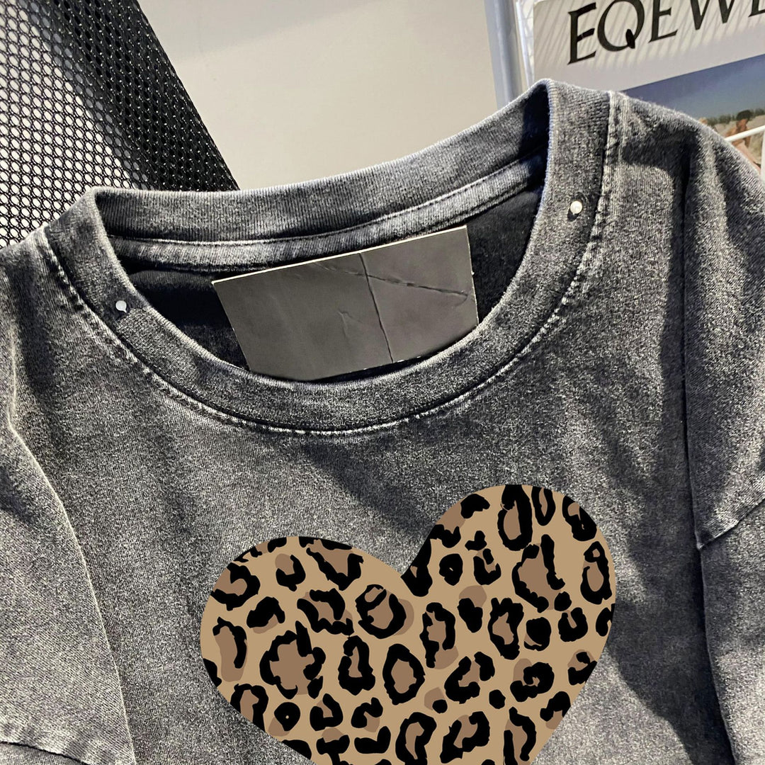 Dame T-shirt med stilfuldt leopardmønsterhjerte Stilla