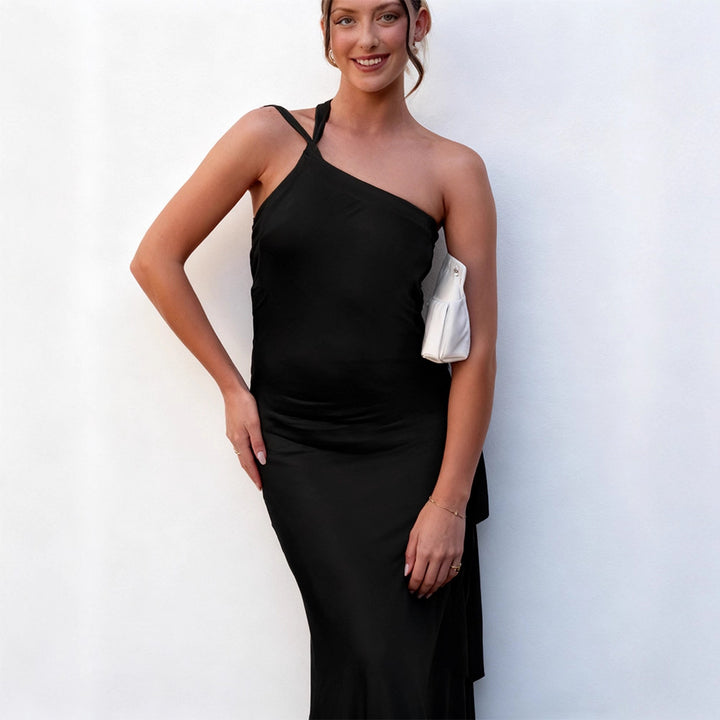 Dames elegant maxi kjole med asymmetrisk halter design og skinnende satin Skovae
