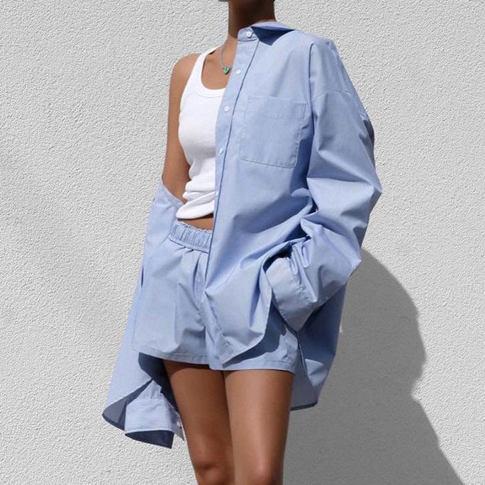 Dame legere Blusenshirt- og Short-sæt med moderne detaljer Stilla