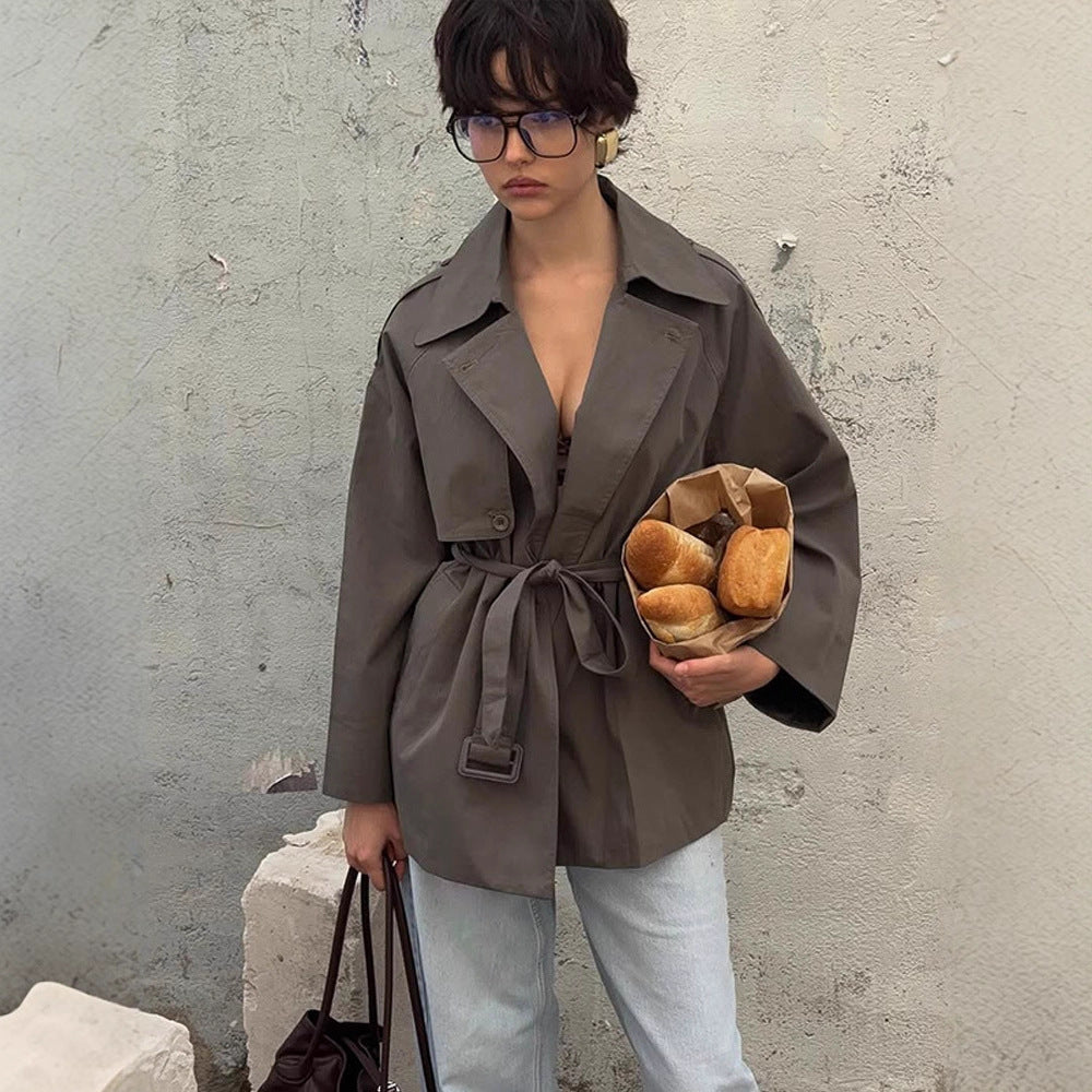 Dame modische trenchcoat-jakke med aftageligt bælte og oversized fit Stilla