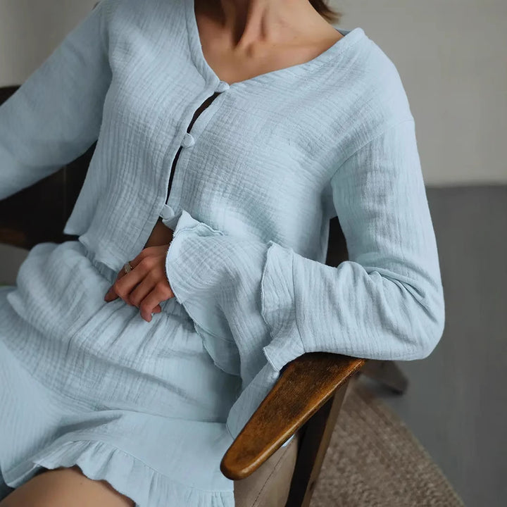 Dame fritidssæt med voluminøs bluse-snit og flæsekant Stilla